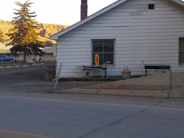 Riverside motel