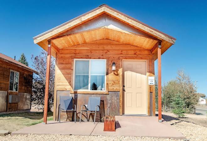 Mountain ridge cabins and lodging