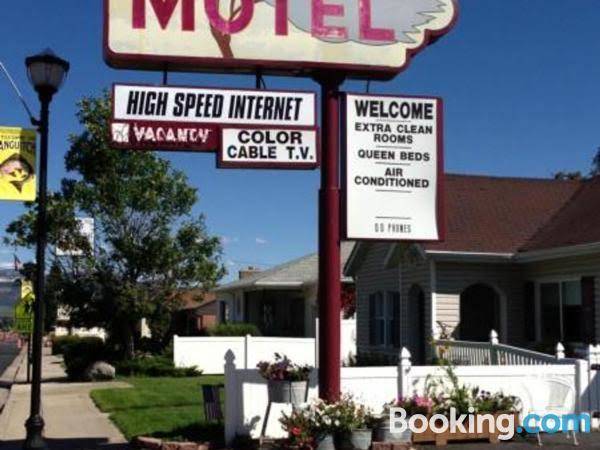 Purple Sage Motel Image