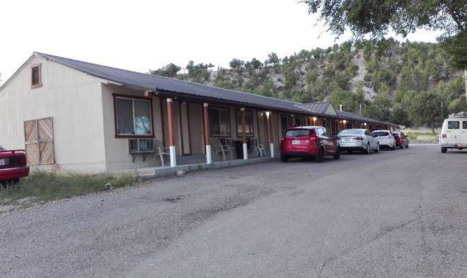 Crimson Hills Motel Image