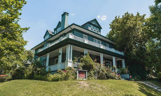 Haxton manor bed and breakfast