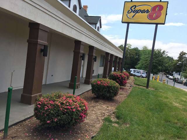 Super 8 by wyndham alexandria washington d c area