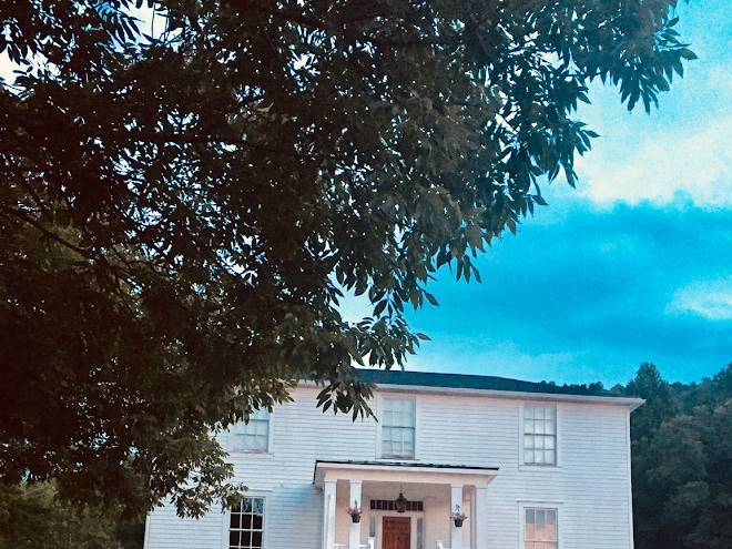 Black dog farm inn at mt welby