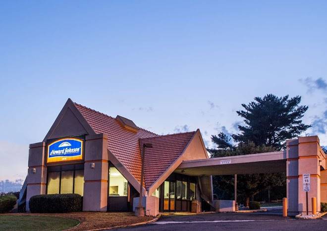 Howard Johnson By Wyndham Warrenton Image