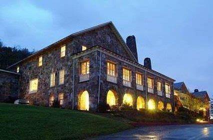 Mountain lake lodge