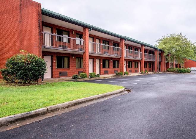 Studios and Suites 4 Less Emporia