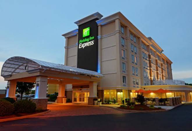Holiday inn express hampton coliseum central