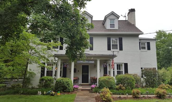 A b&b at llewellyn lodge