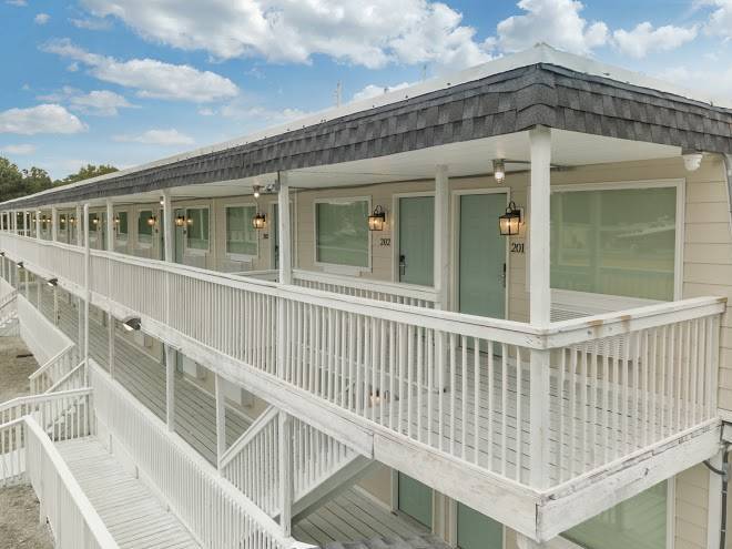 Deltaville dockside inn