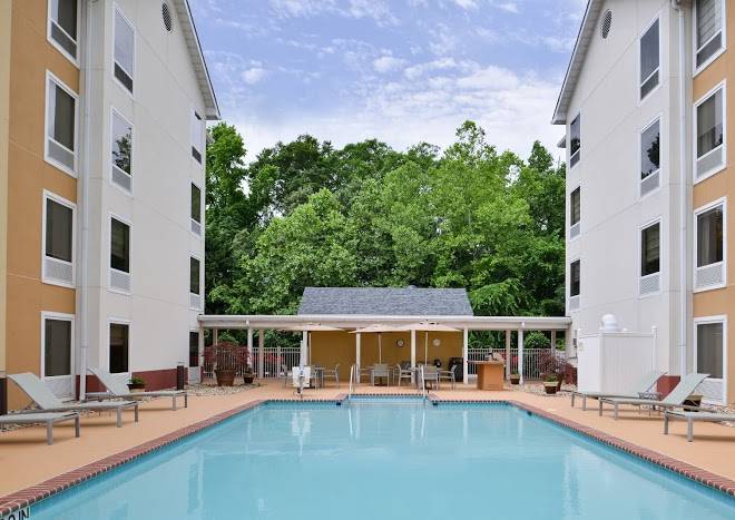 Hampton inn & suites newport news