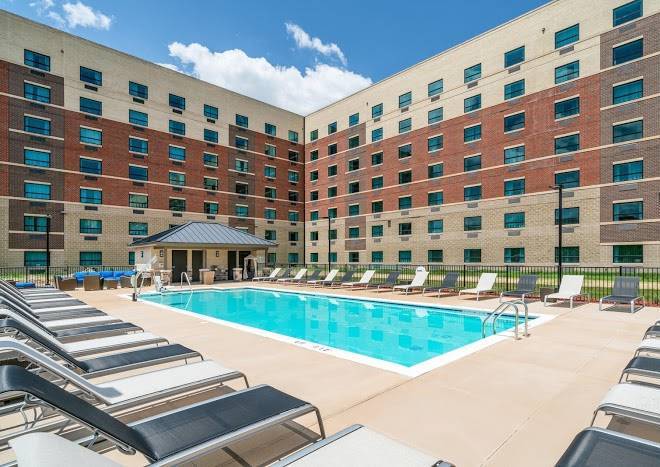Holiday inn express building 12015 on fort lee
