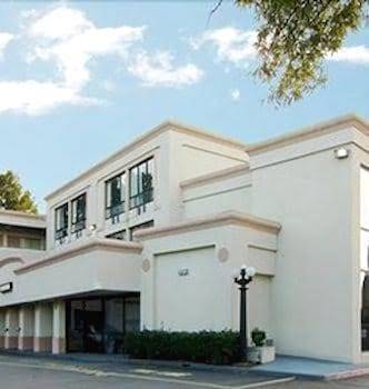Diamond inn & suites