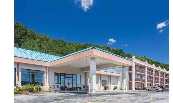 Howard johnson by wyndham salem hotel & conference center