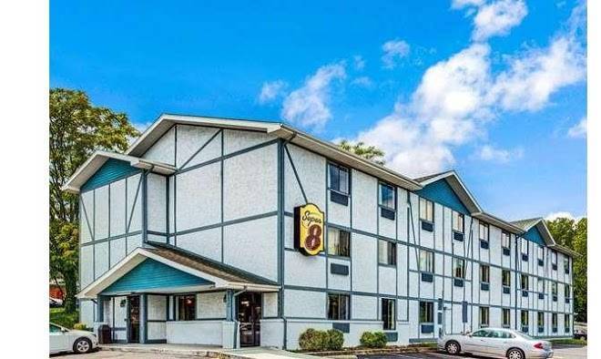 Super 8 By Wyndham Suffolk Tidewater Image