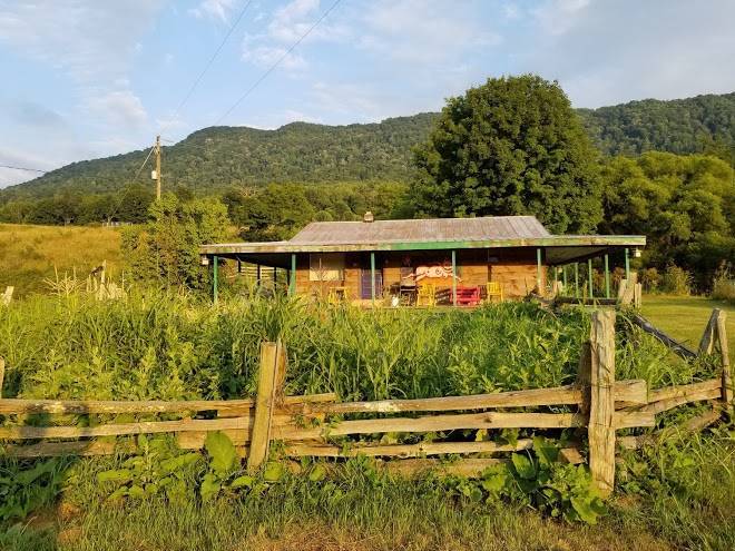 Cuz's cabins & restaurant