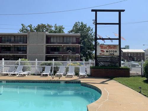 Mac thrift motor inn north