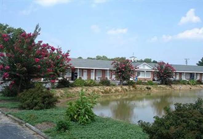 Washington & Lee Motel Image