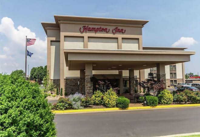 Hampton inn winchester university mall area
