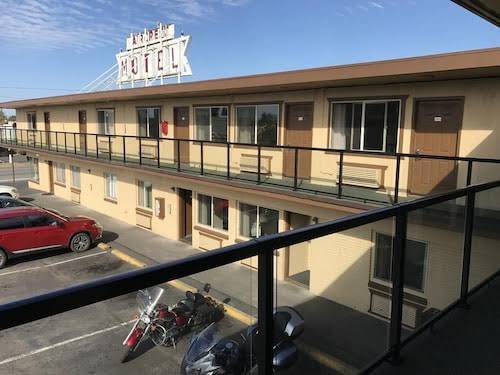 Aircrest motel