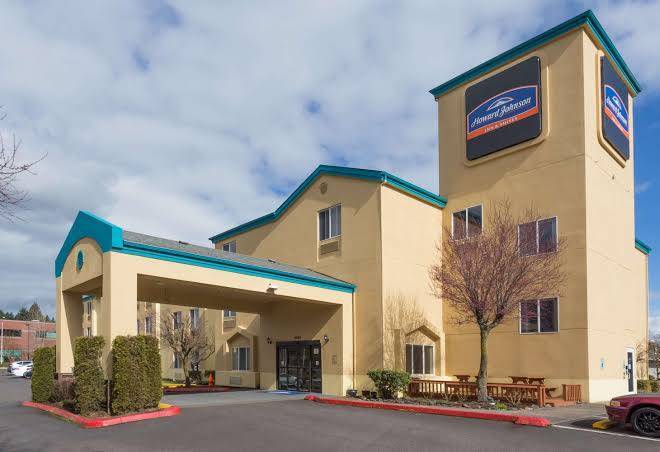 Howard johnson by wyndham vancouver hotel & suites