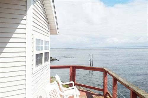 Harbor resort