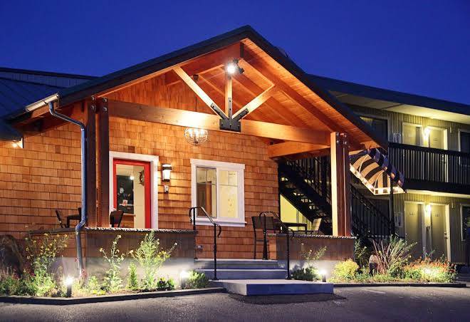 Harbor inn