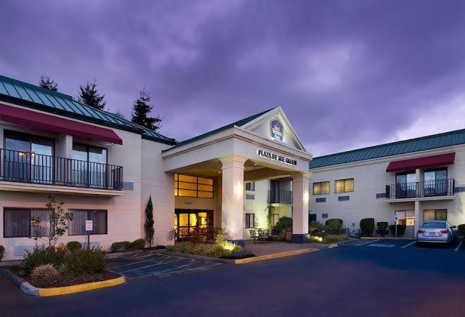 Best western plus plaza by the green