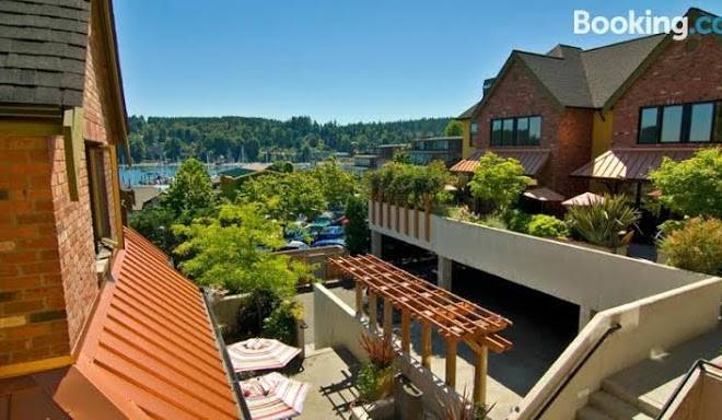 The eagle harbor inn