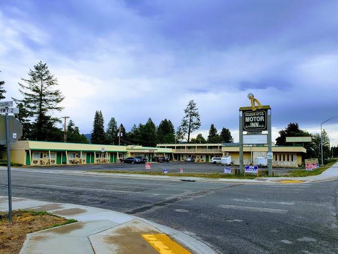 Golden spur motor inn