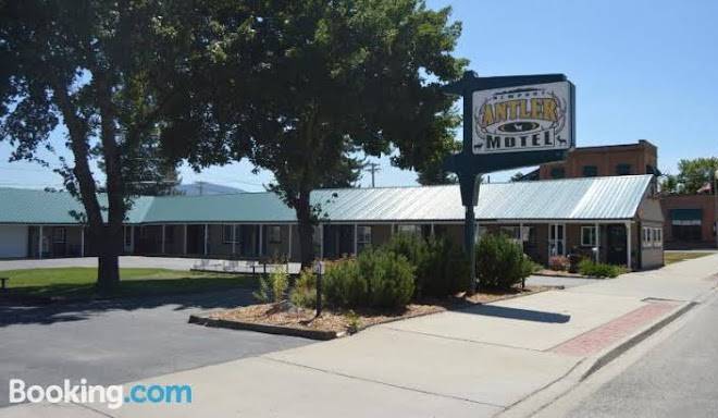 Newport antler motel
