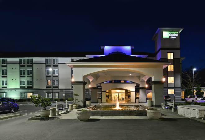 Holiday Inn Express & Suites Tacoma South Lakewood