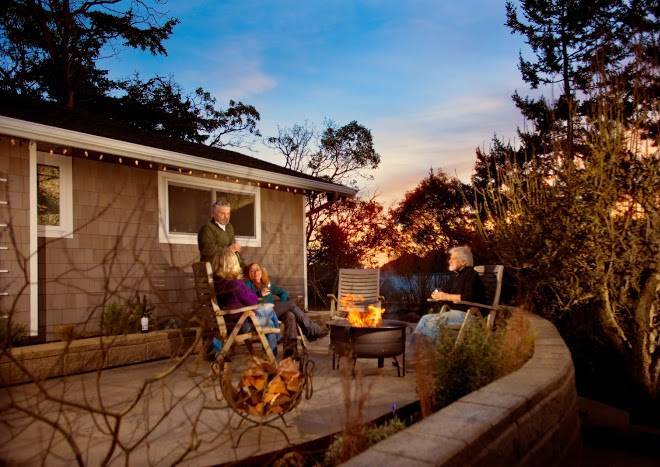 Benton street retreat la conner lodging in town with a view