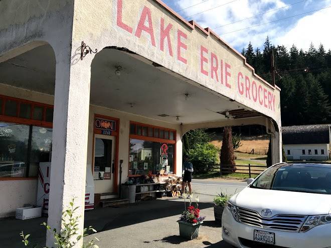 Lake erie grocery & trailer