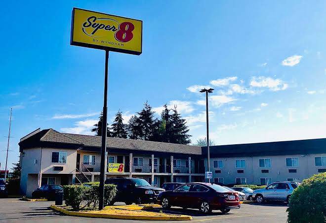 Super 8 by wyndham lynnwood