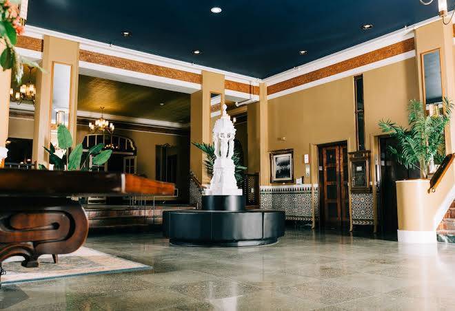 Hotel leo