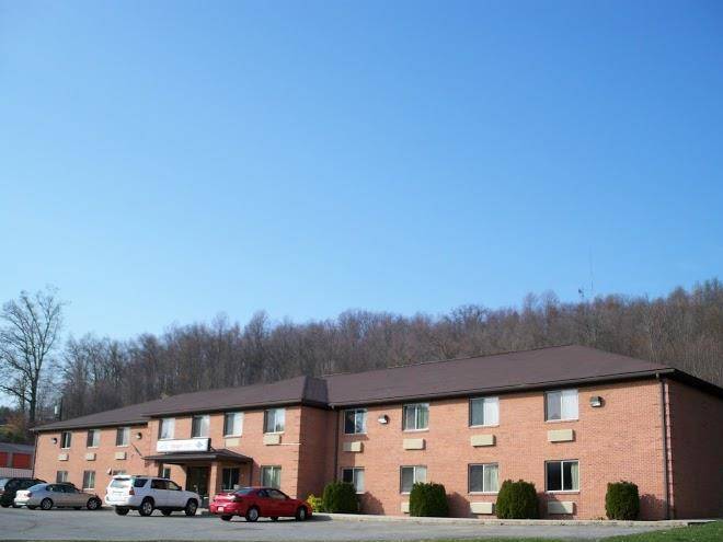 Mountaineer Inn Image