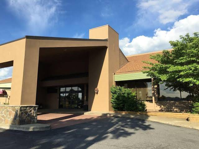 Holiday Lodge Hotel And Conference Center Image