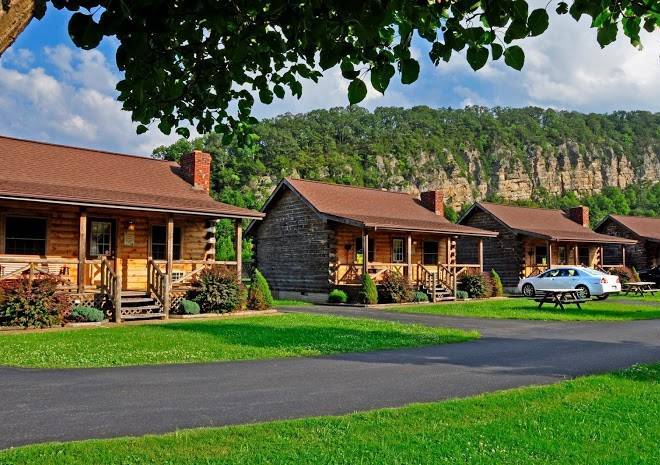 Smoke hole caverns & log cabin resort