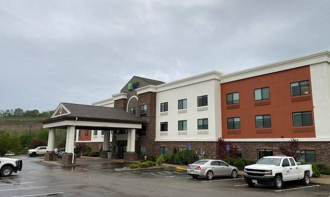 Holiday Inn Express & Suites Weston Image