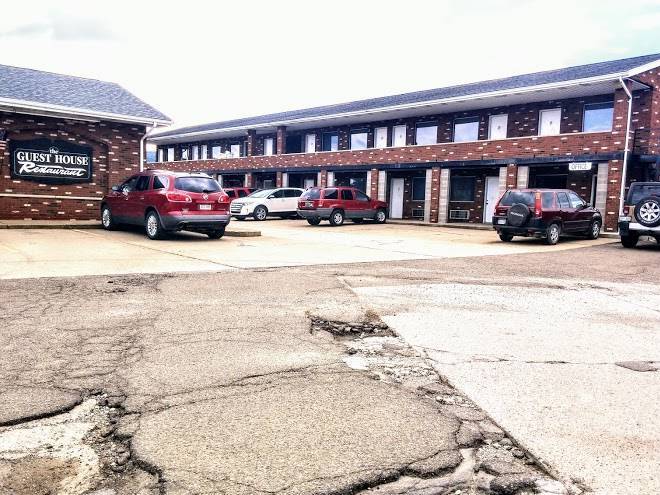 Moundsville plaza motel