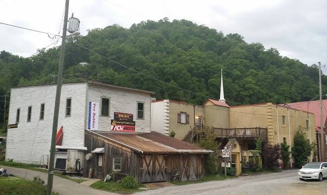 Hatfield mccoy resort inn
