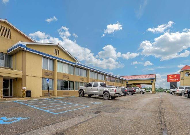 Econo lodge inn & suites triadelphia wheeling