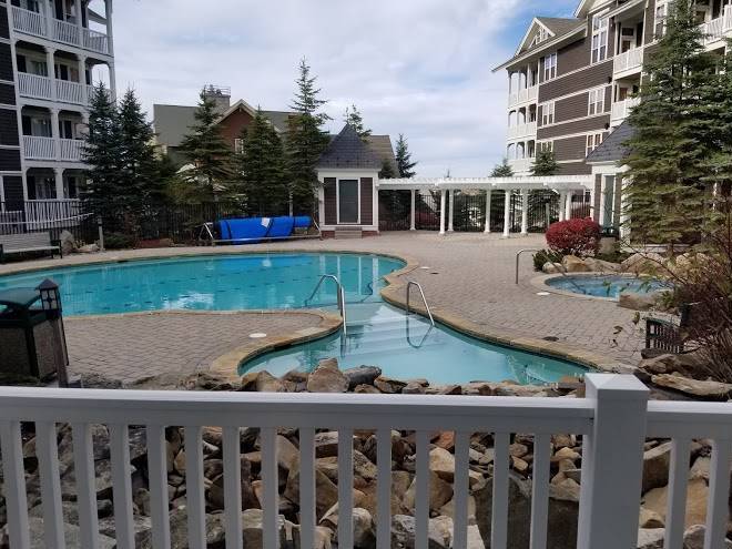 Mountain lodge association