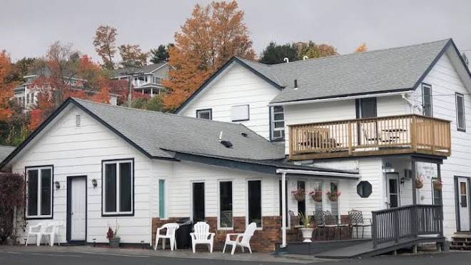 Harbor's edge motel