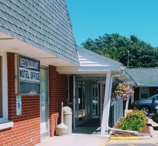 Bay motel & family restaurant