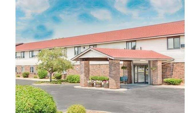 Super 8 by wyndham green bay near stadium