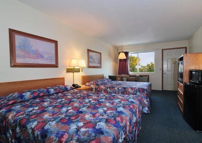 Field's park motel