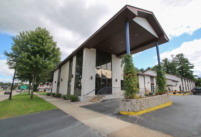 Woodside dells hotel & suites