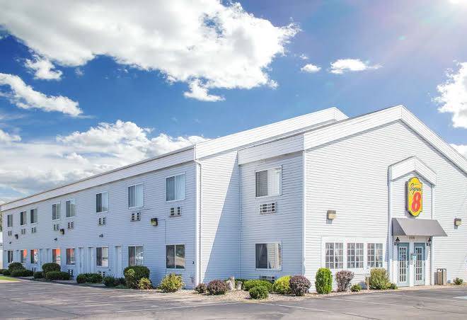 Super 8 by wyndham prairie du chien