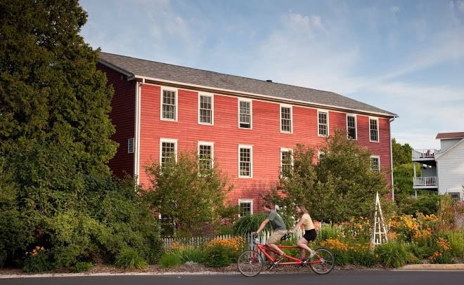 Blacksmith inn on the shore